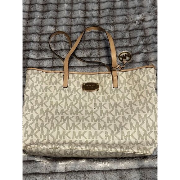 Michael Kors Beige and Cream Large Tote Bag - Picture 3 of 10